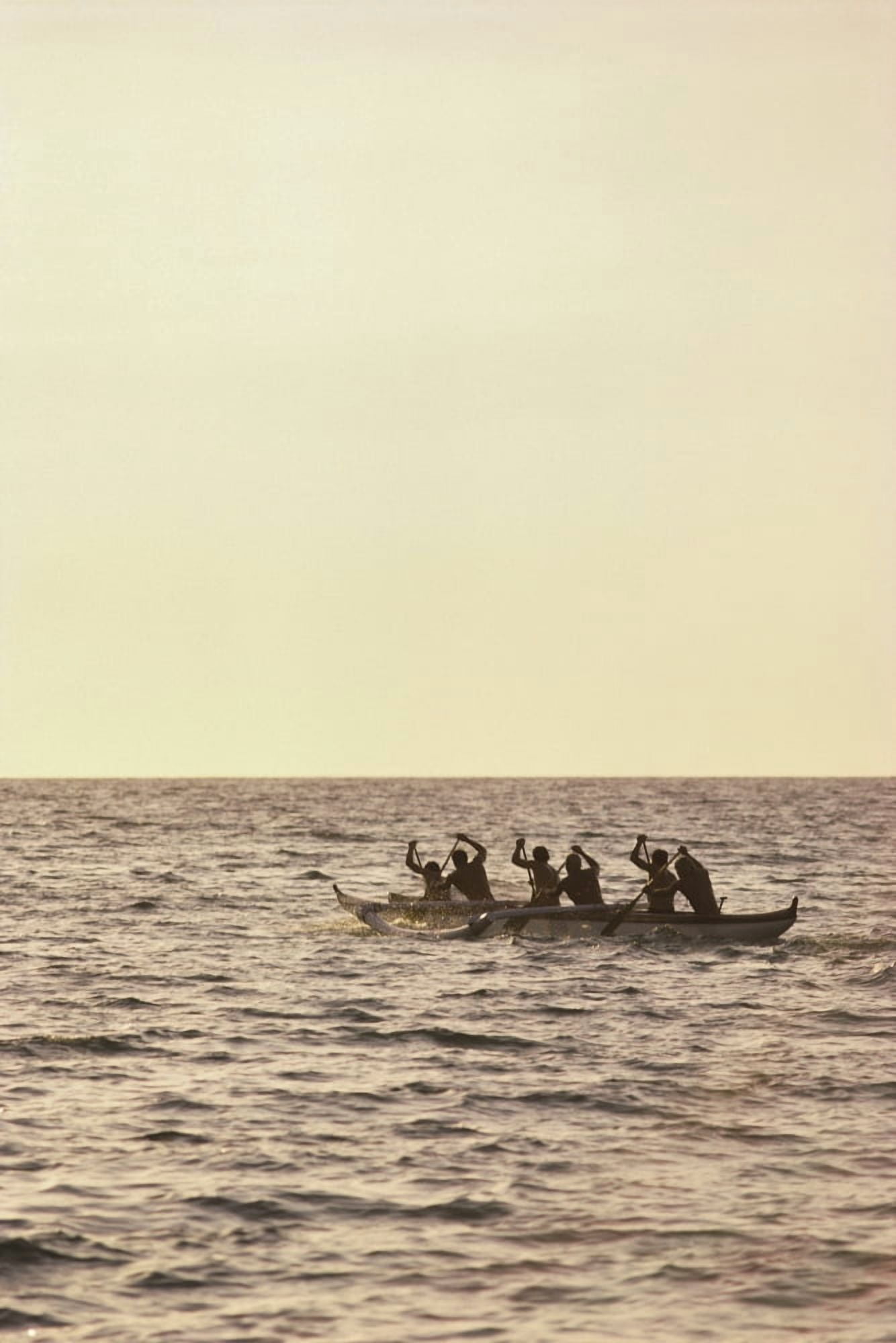 Posterazzi Hawaii Big Island Canoe Anaehoomalu Bay Paddlers Silhouetted On Ocean Canvas Art - Mary Van de Ven Design Pics (24 x 38)