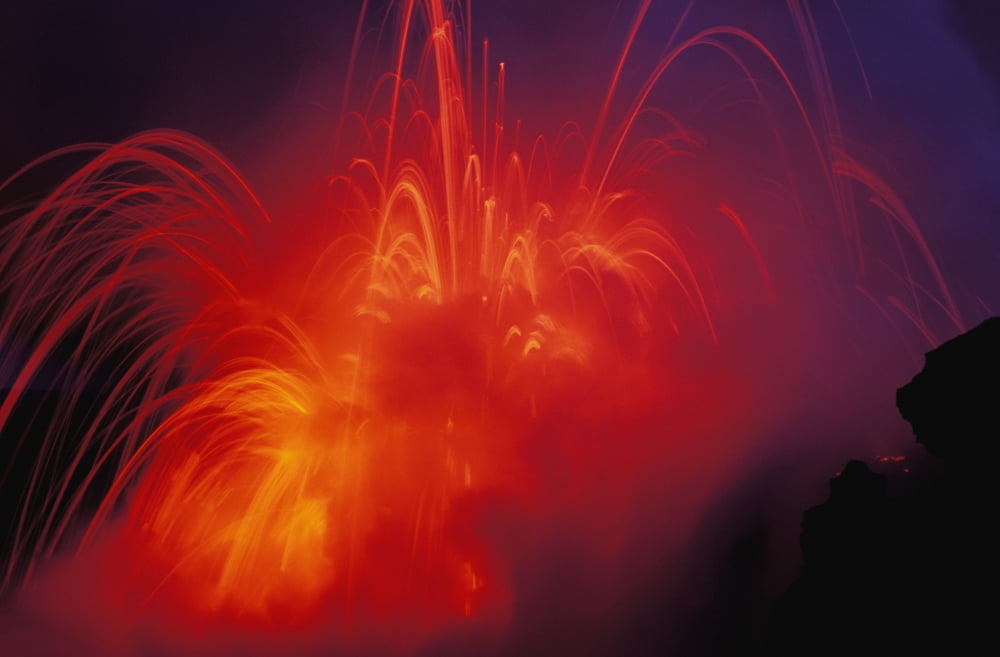 Posterazzi Hawaii Big Island Hawaii Volcanoes National Park Lava Exploding As Lava Flow Hits The Ocean Canvas Art - Greg Vaughn Design Pics (34 x 22)