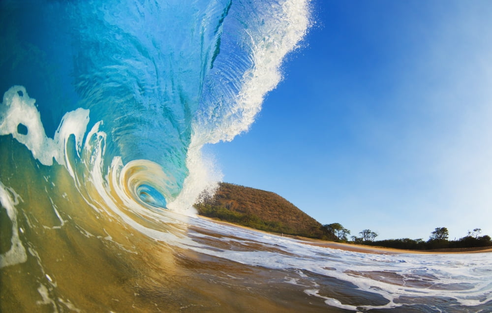 Posterazzi Hawaii Maui Makena Beautiful blue ocean wave breaking at the beach Canvas Art - MakenaStockMedia Design Pics (38 x 24)