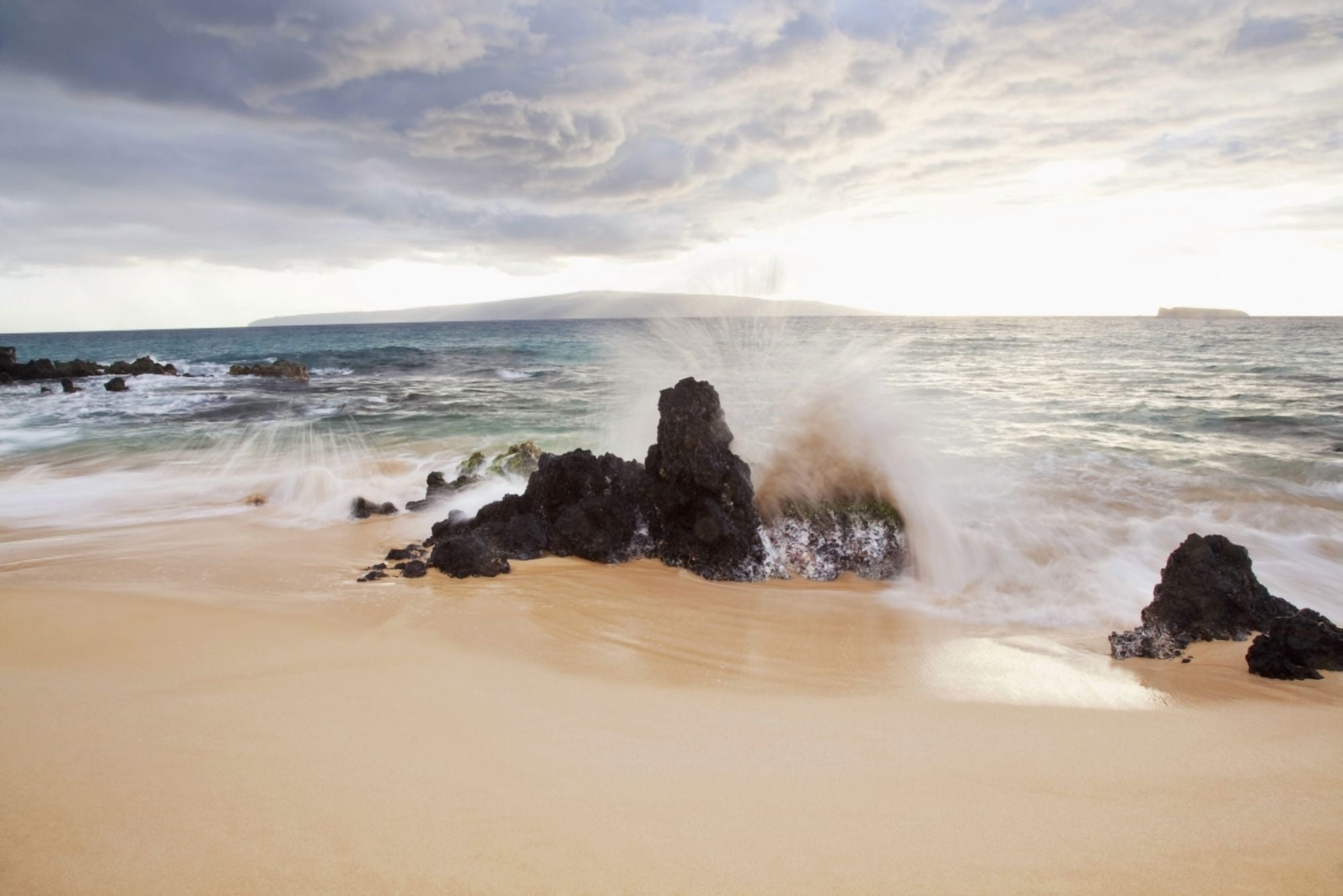 Posterazzi Hawaii Maui Surf crashes onto Big Beach Canvas Art - Jenna Szerlag Design Pics (38 x 24)