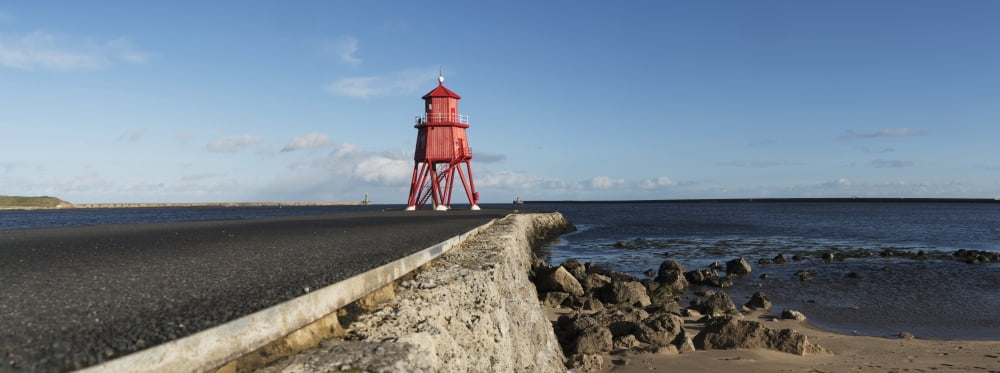 Posterazzi Herd Groyne Lighthouse South Shields Tyne and Wear England Canvas Art - John Short Design Pics (36 x 13)