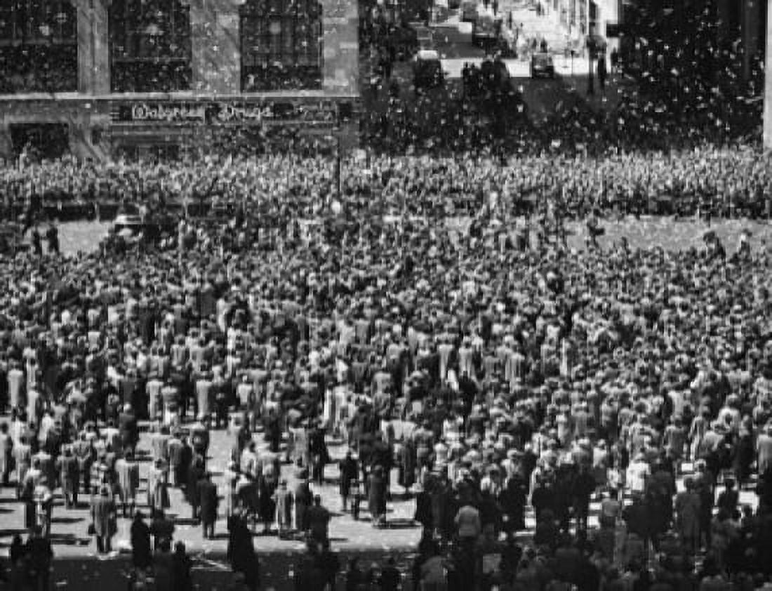 Posterazzi High angle view of crowd watching a parade for General Douglas MacArthur on Broadway Manhattan New York City New York State USA April 1951 Canvas Art -  (24 x 36)