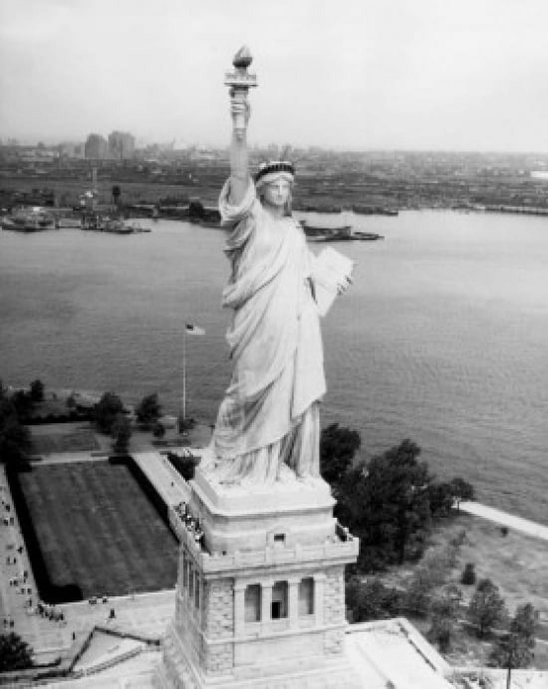 Posterazzi High angle view of a statue Statue of Liberty New York City New York USA Canvas Art -  (24 x 36)
