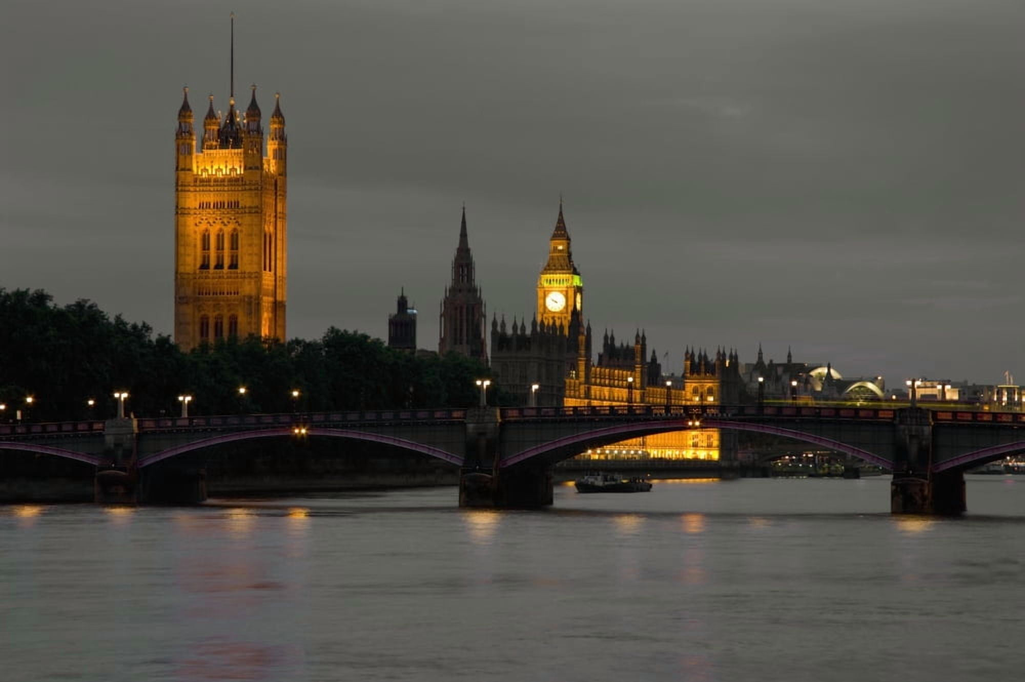 Posterazzi Houses Of Parliament And Big Ben At Dusk Canvas Art - Charles Bowman Design Pics (38 x 24)