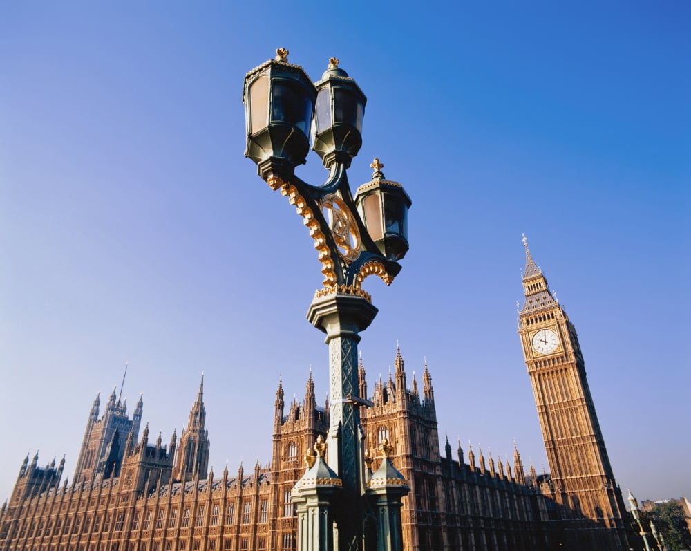 Posterazzi Houses Of Parliament And Street Lamp Canvas Art - Joe Beynon Design Pics (34 x 26)