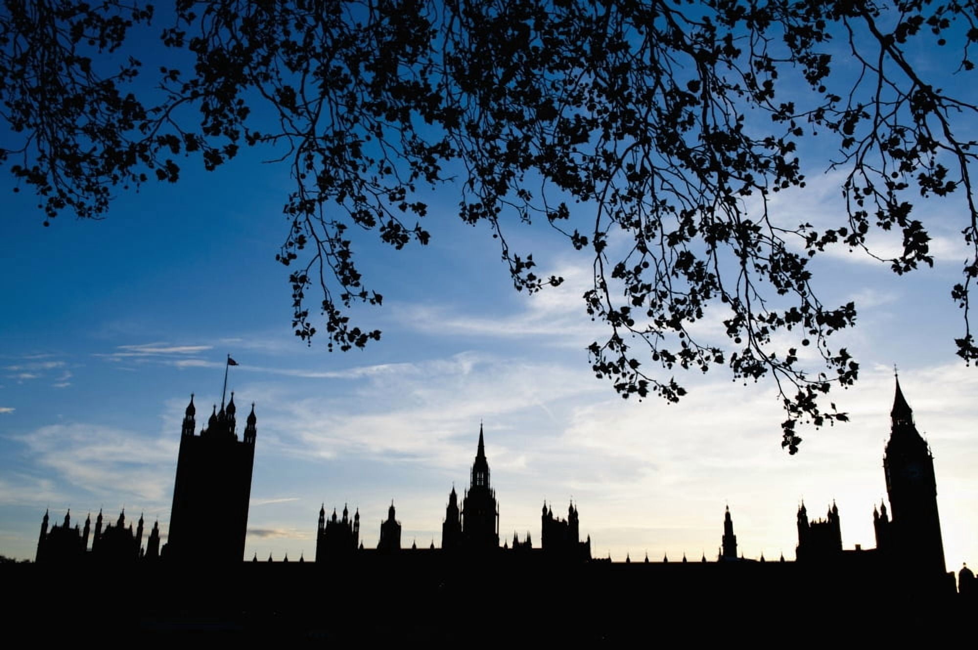 Posterazzi Houses Of Parliament Silhouette London Uk Canvas Art - Dosfotos Design Pics (38 x 24)