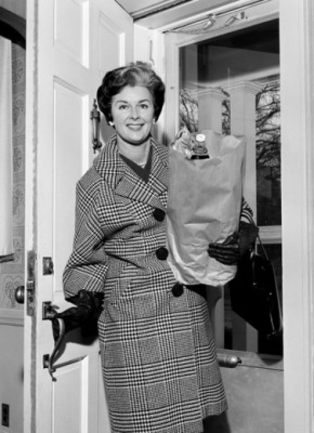 Posterazzi Housewife entering house with shopping Canvas Art - (24 x 36)