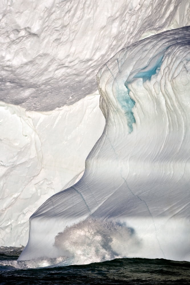 Posterazzi Iceberg Canvas Art - Richard Wear Design Pics (24 x 36)
