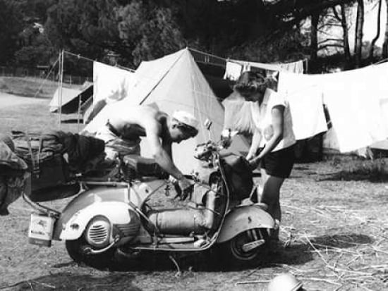 Posterazzi Jeune couple en camping 1960 Canvas Art - Charles Delius (22 x 28)