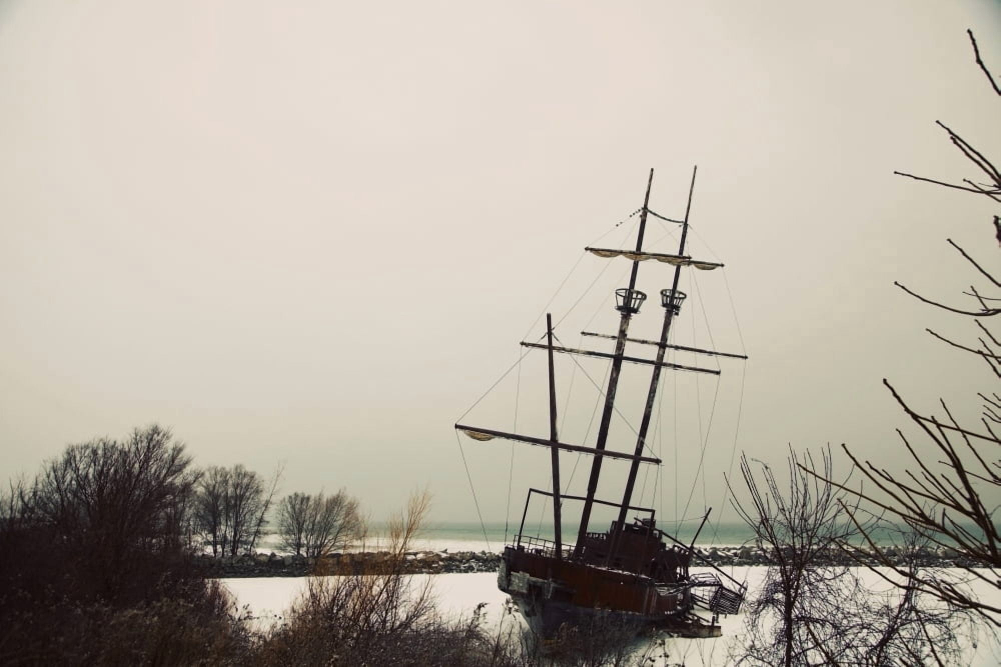 Posterazzi Jordan Ontario Canada A Tall Ship Frozen In The Harbour Canvas Art - Pete Stec Design Pics (38 x 24)