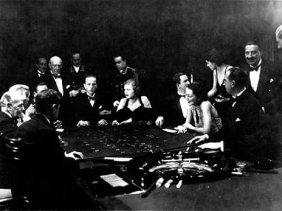 Posterazzi La Roulette a l‚Äôinterieur d‚Äôun Casino a Monte Carlo 1934 Canvas Art - Charles Delius (22 x 28)