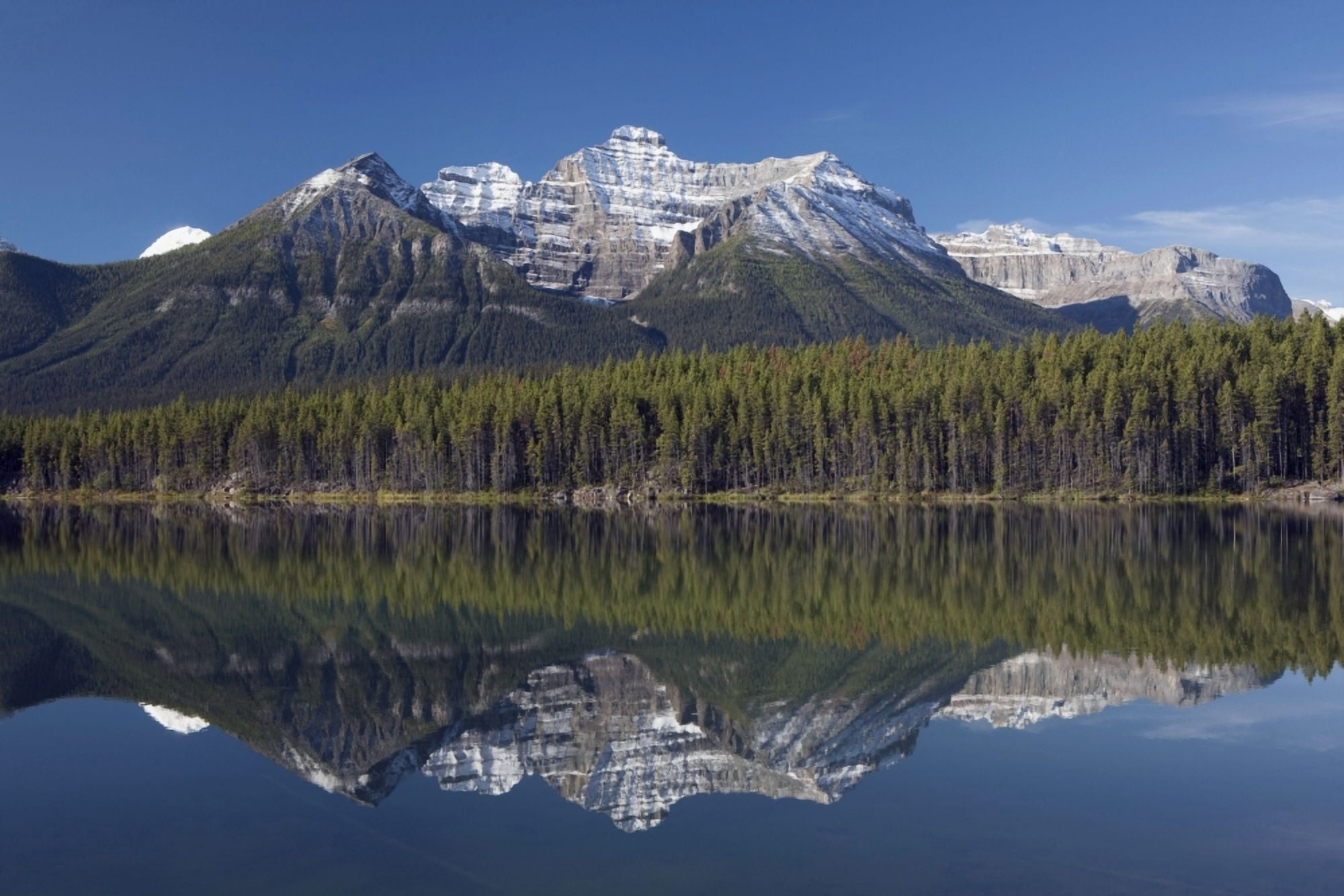 Posterazzi Lake Hebert Banff National Park Banff National Park Alberta Canada Canvas Art - Michael Interisano Design Pics (38 x 24)