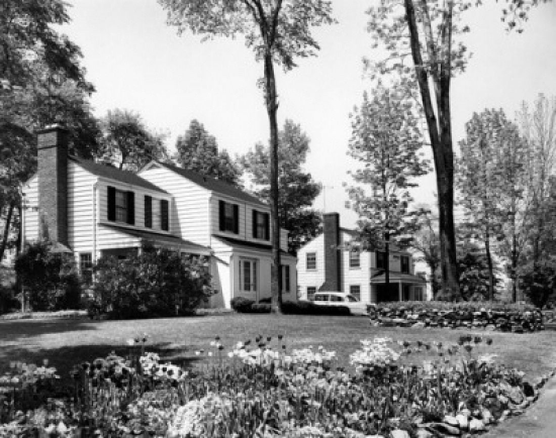 Posterazzi Lawn in front of a house Canvas Art -  (24 x 36)