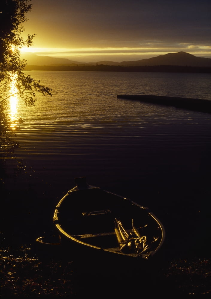 Posterazzi Lough Leane Lakes Of Killarney Killarney Co Kerry Ireland Largest Lake Of The Lakes Of Killarney Canvas Art - The Irish Image Collection Design Pics (24 x 36)