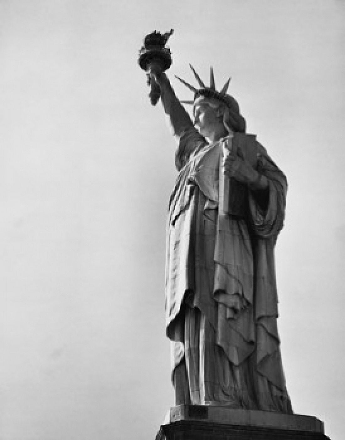 Posterazzi Low angle view of a statue Statue of Liberty New York City New York USA Canvas Art -  (24 x 36)