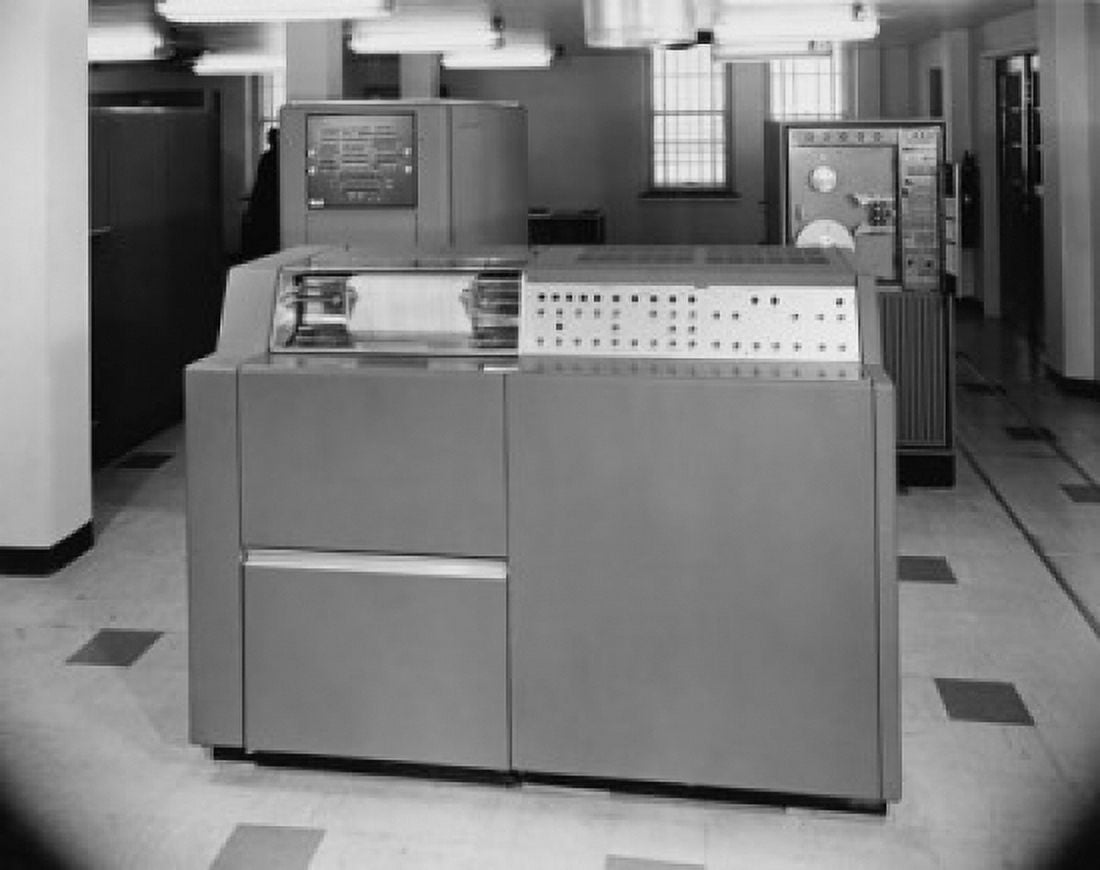 Posterazzi Mainframe in a computer lab Canvas Art - (24 x 36)