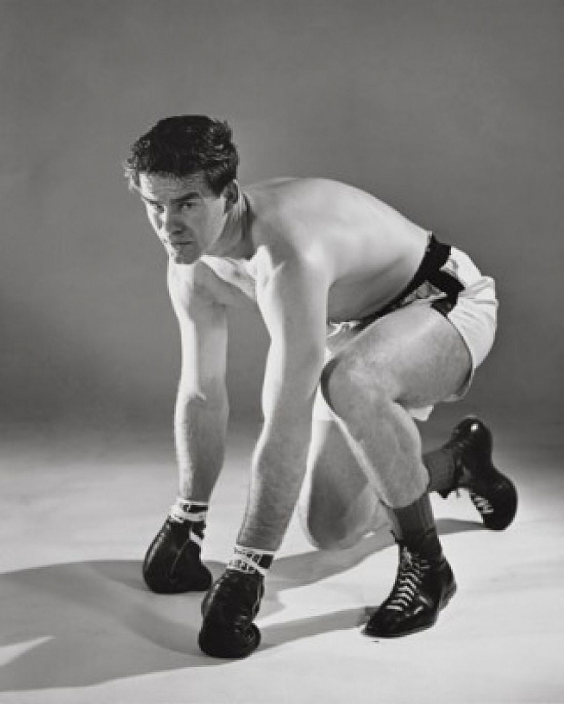 Posterazzi Male boxer kneeling Canvas Art - (24 x 36)