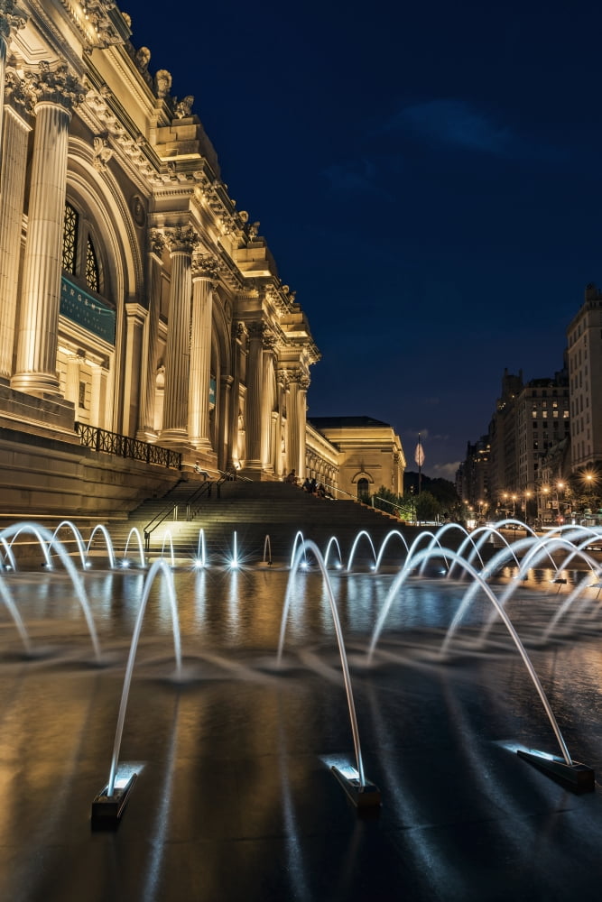 Posterazzi Metropolitan Museum of Art (MET) at twilight New York City New York United States of America Canvas Art - F M Kearney Design Pics (24 x 38)