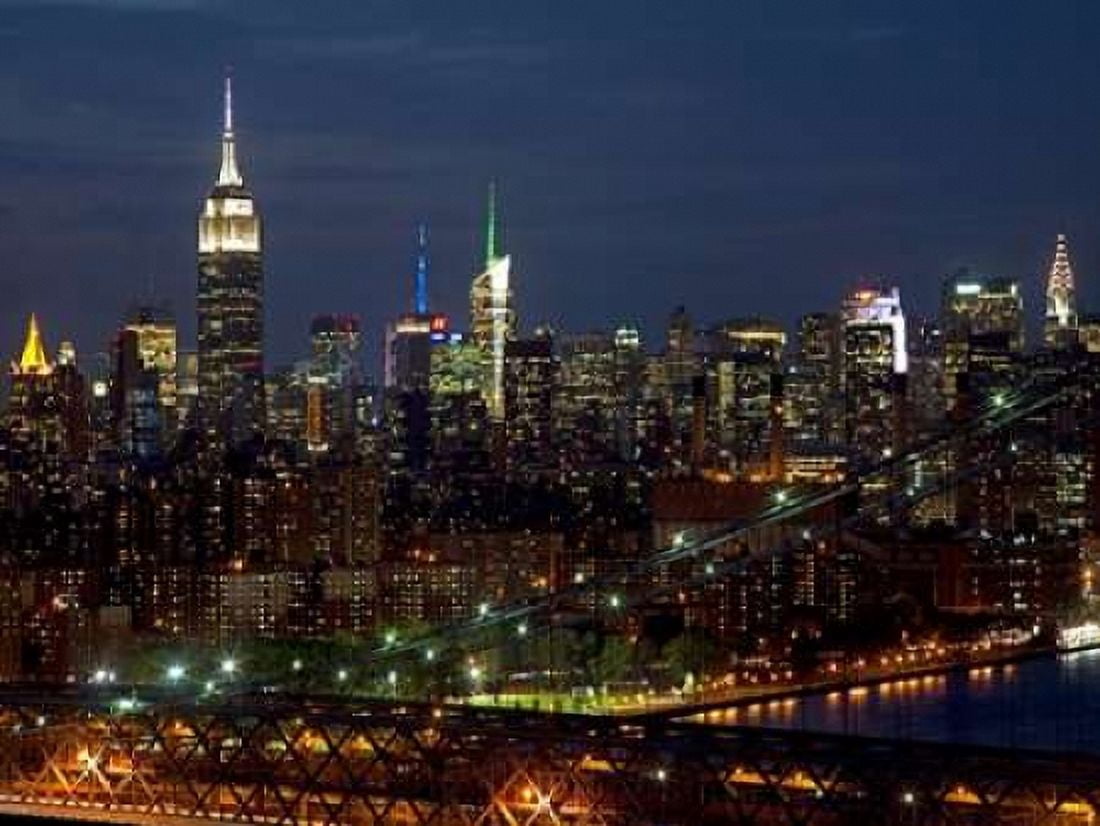 Posterazzi Midtown Manhattan at night Canvas Art - Richard Berenholtz (22 x 28)