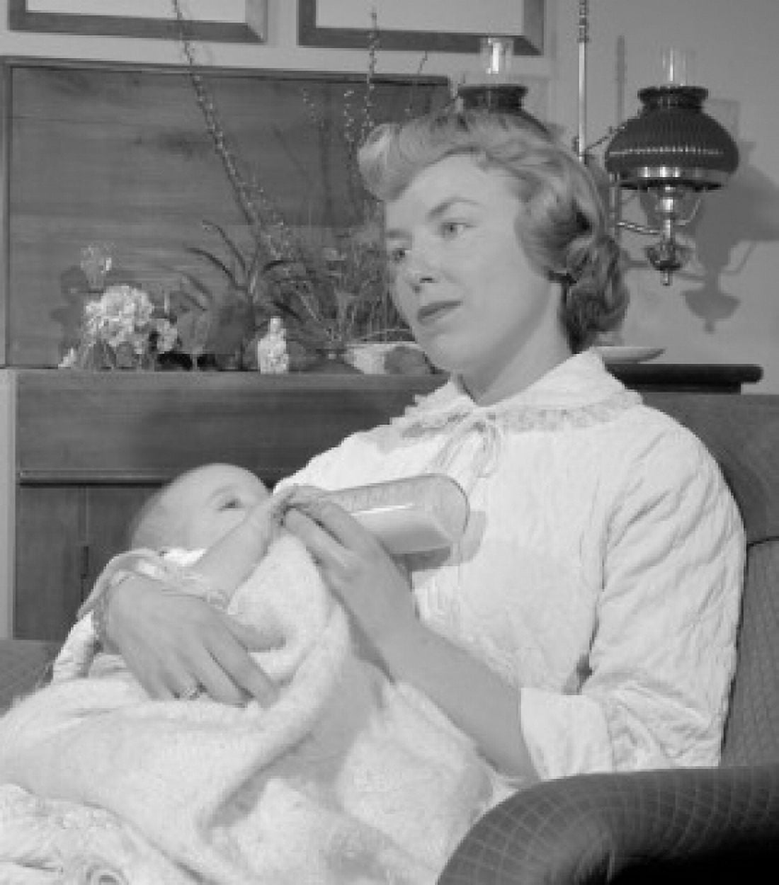 Posterazzi Mother feeding baby with bottle Canvas Art - (24 x 36)