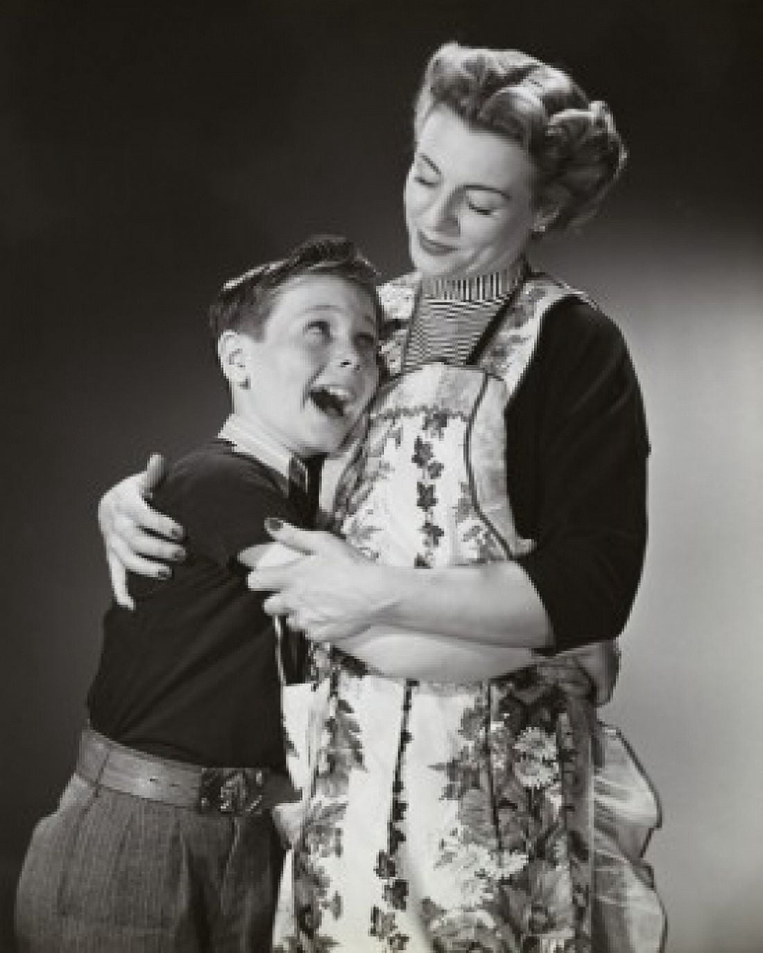 Posterazzi Mother hugging her son Canvas Art -  (24 x 36)