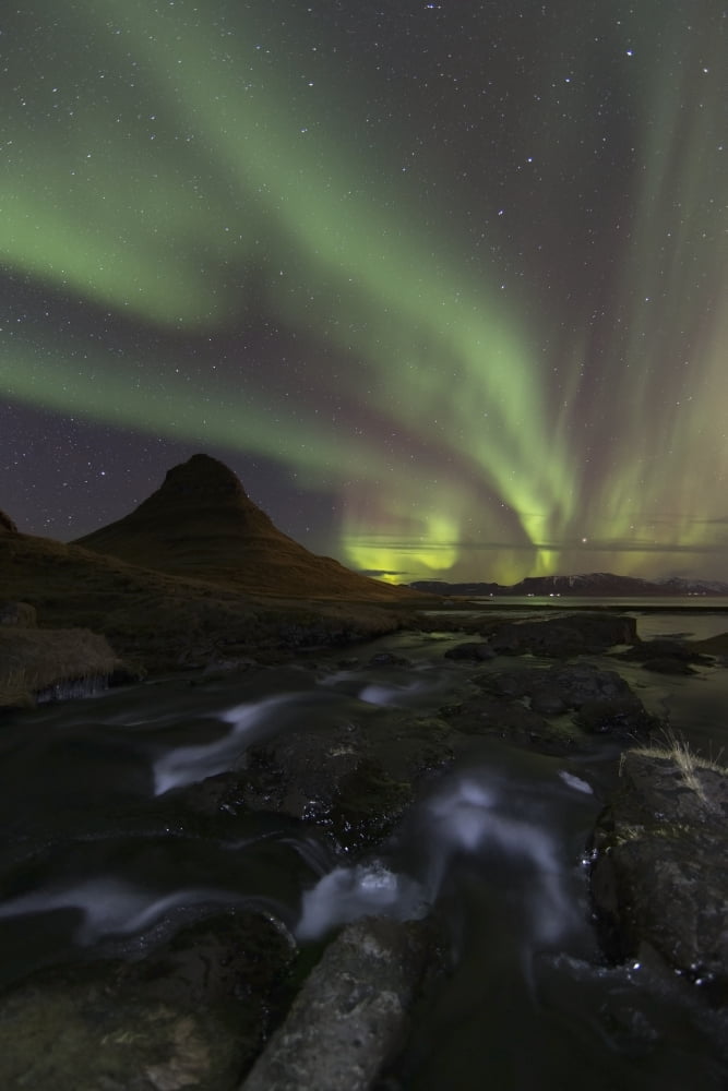 Posterazzi Northern Lights (Aurora Borealis) Over Kirkjufell In The Town Of Grundarfjorthur Snaefellsness Peninsula Grundarfjorthur Iceland Canvas Art - Robert Postma Design Pics (24 x 38)