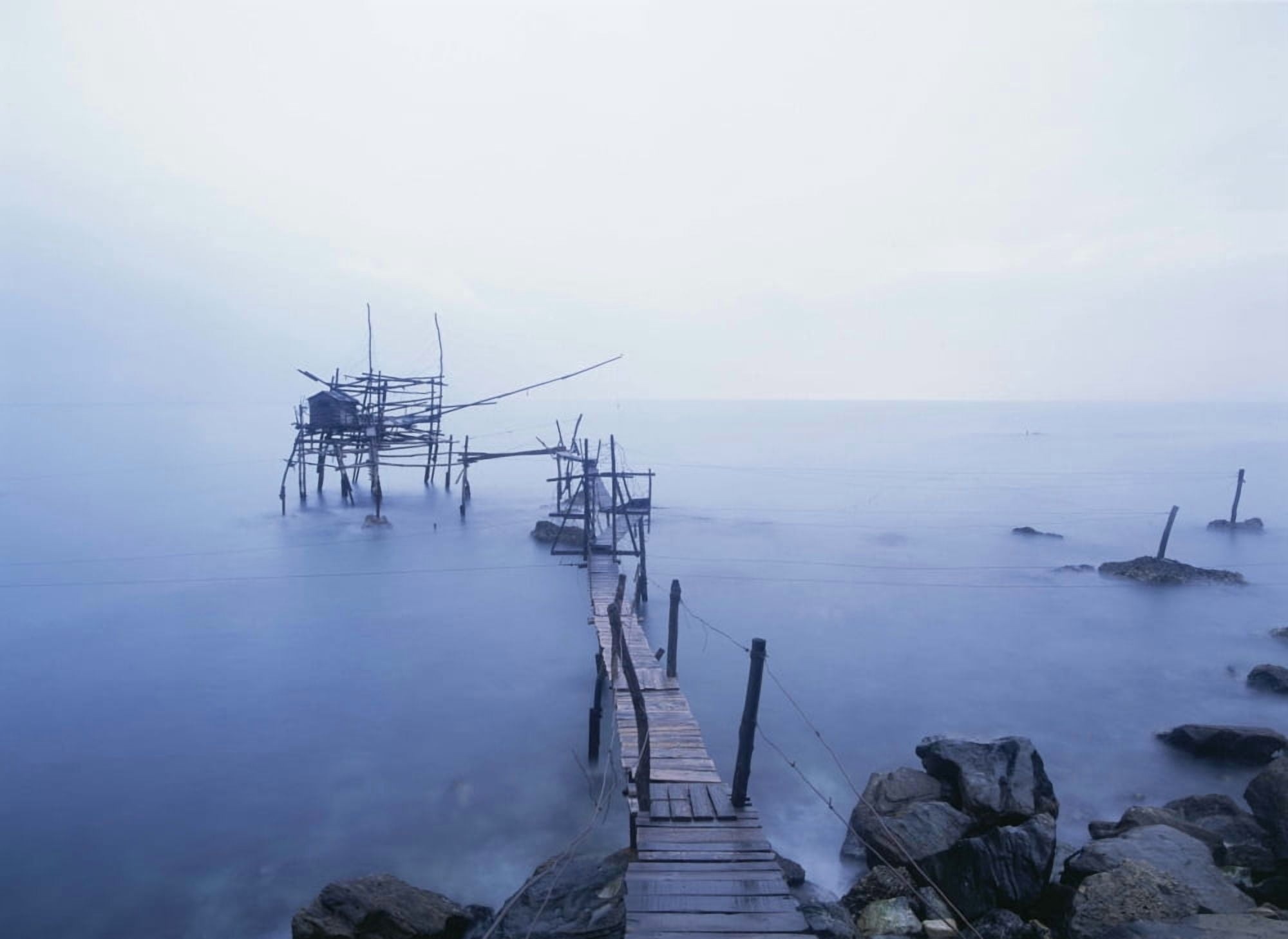 Posterazzi Old Fishing Platform At Dusk Canvas Art - Ian Cumming Design Pics (32 x 24)