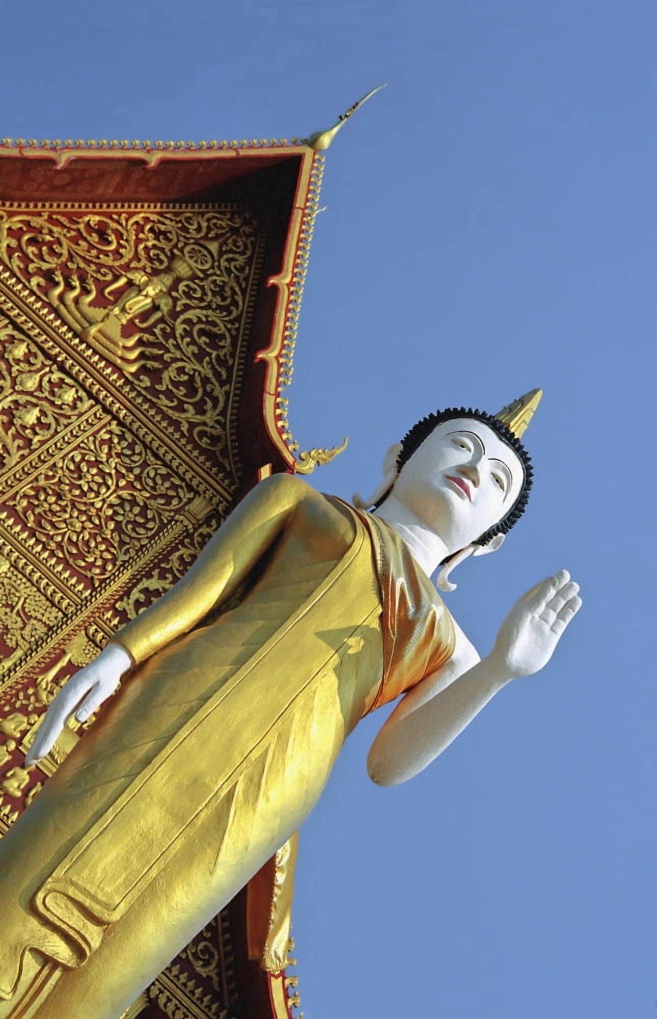 Posterazzi Ornate Temple And Gilded Buddha Statue Canvas Art - Anthony Webb Design Pics (24 x 38)