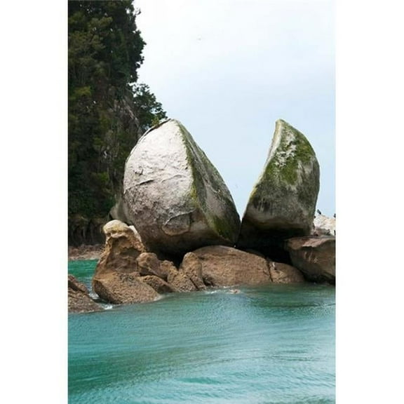 Posterazzi PDDAU02LFO0119 Split Apple Rock South Island New Zealand Poster Print by Lee Foster - 15 x 22 in.