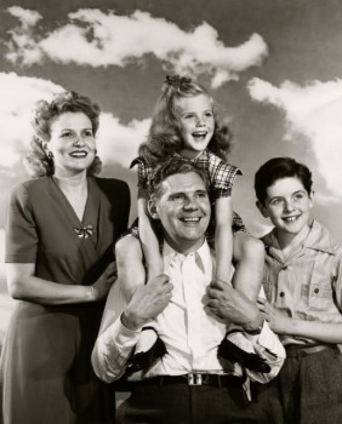 Posterazzi Parents and their children standing Canvas Art - (24 x 36)