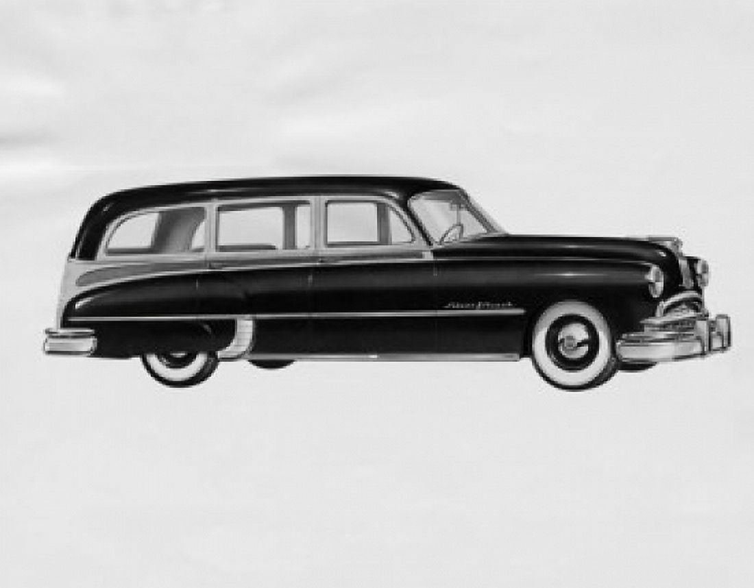 Posterazzi Pontiac De Luxe Station Wagon Canvas Art -  (24 x 36)
