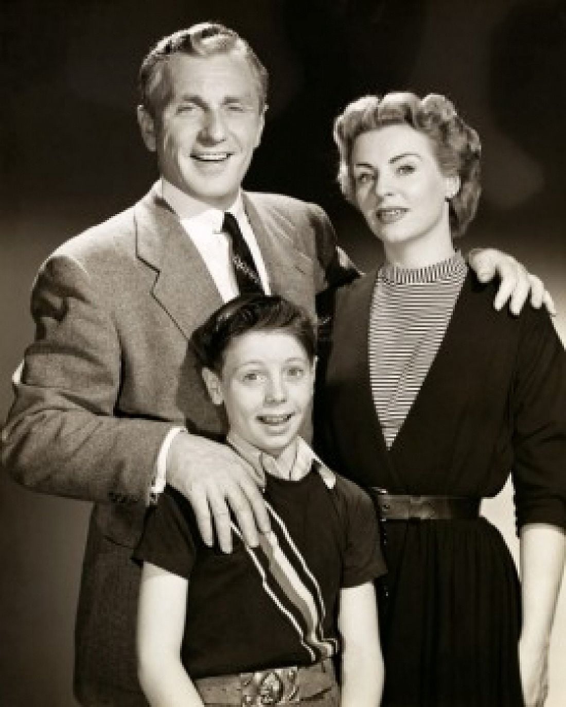 Posterazzi Portrait of a family Canvas Art - (24 x 36)