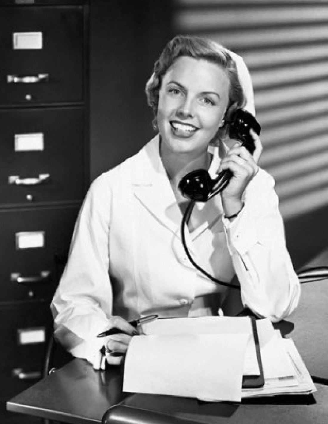Posterazzi Portrait of a female nurse talking on the telephone Canvas Art - (24 x 36)