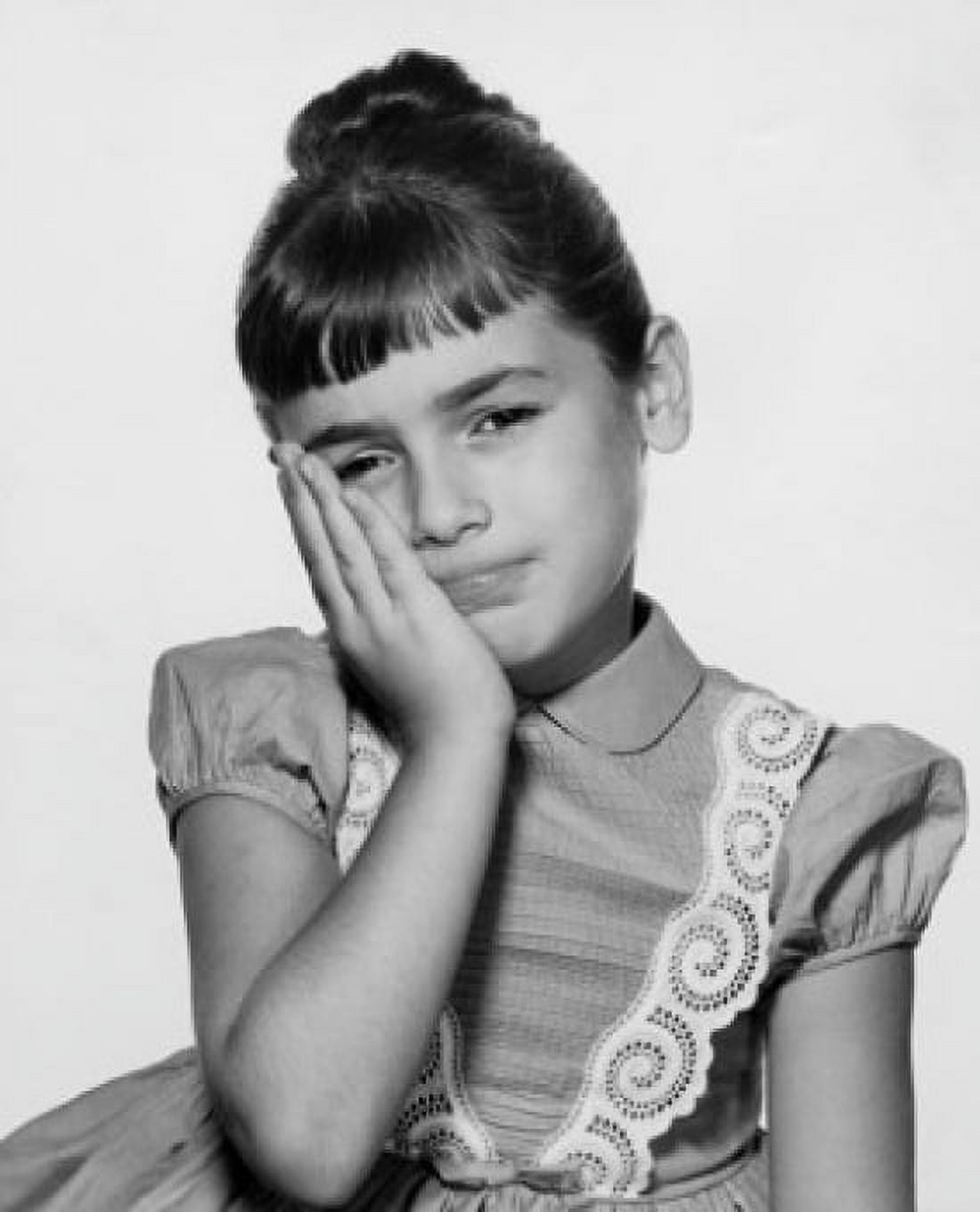 Posterazzi Portrait of a girl with her hand on her chin Canvas Art -  (24 x 36)