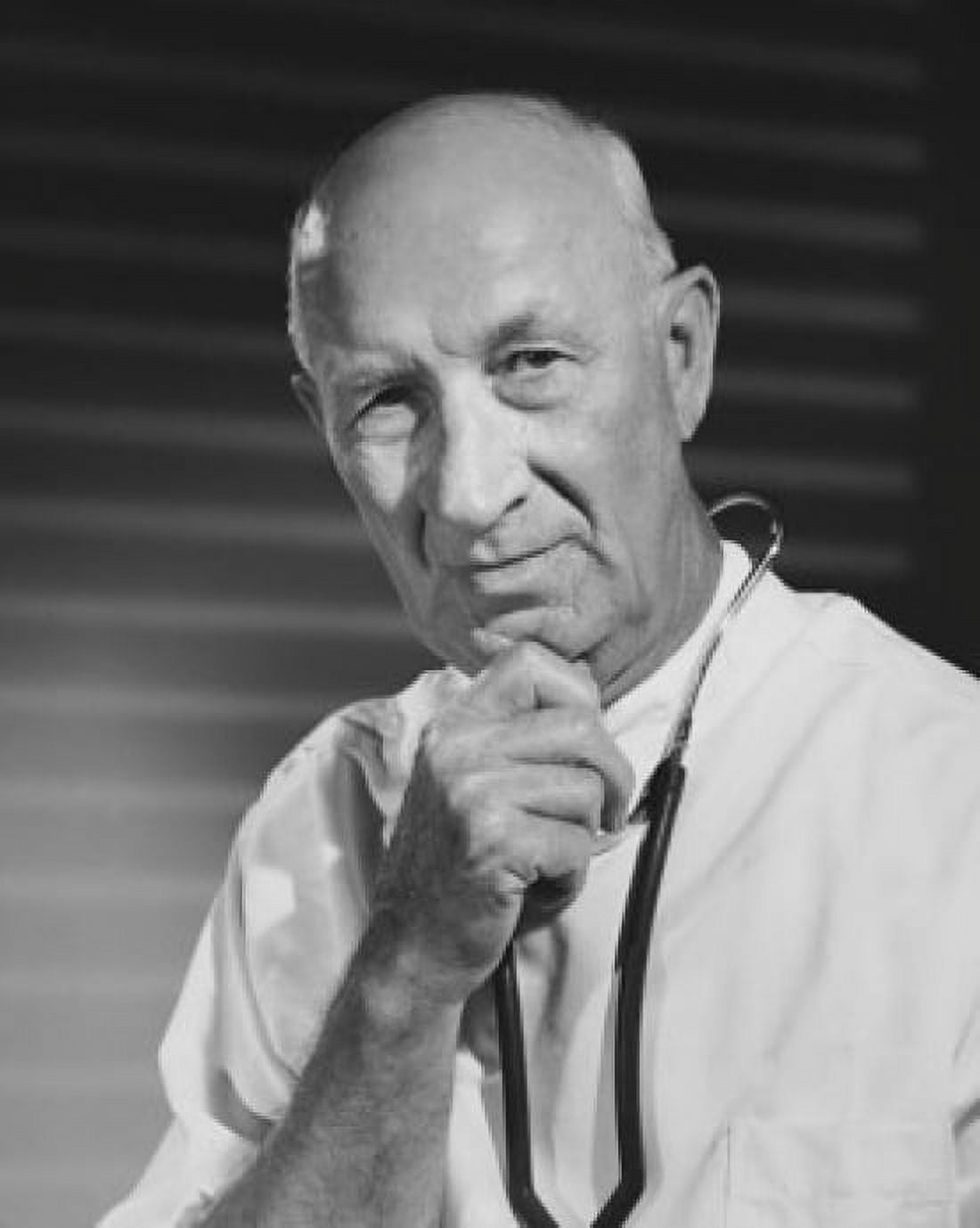 Posterazzi Portrait of a male doctor with his hand on his chin Canvas Art -  (24 x 36)
