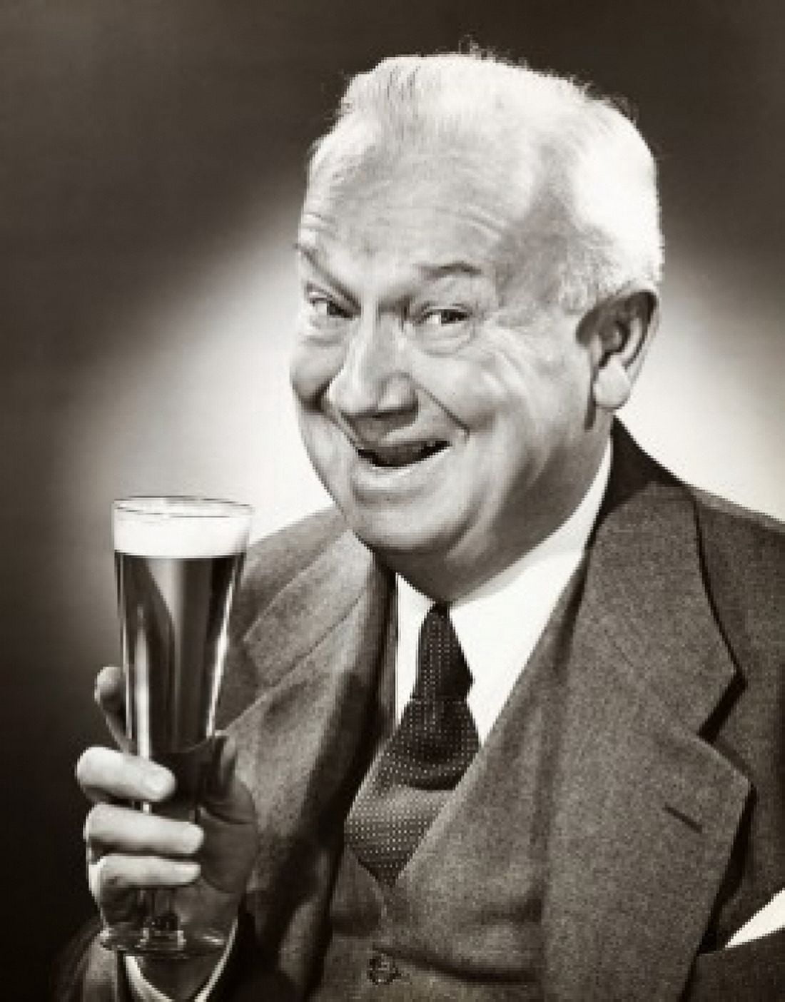 Posterazzi Portrait of a senior man holding a glass of beer Canvas Art -  (24 x 36)