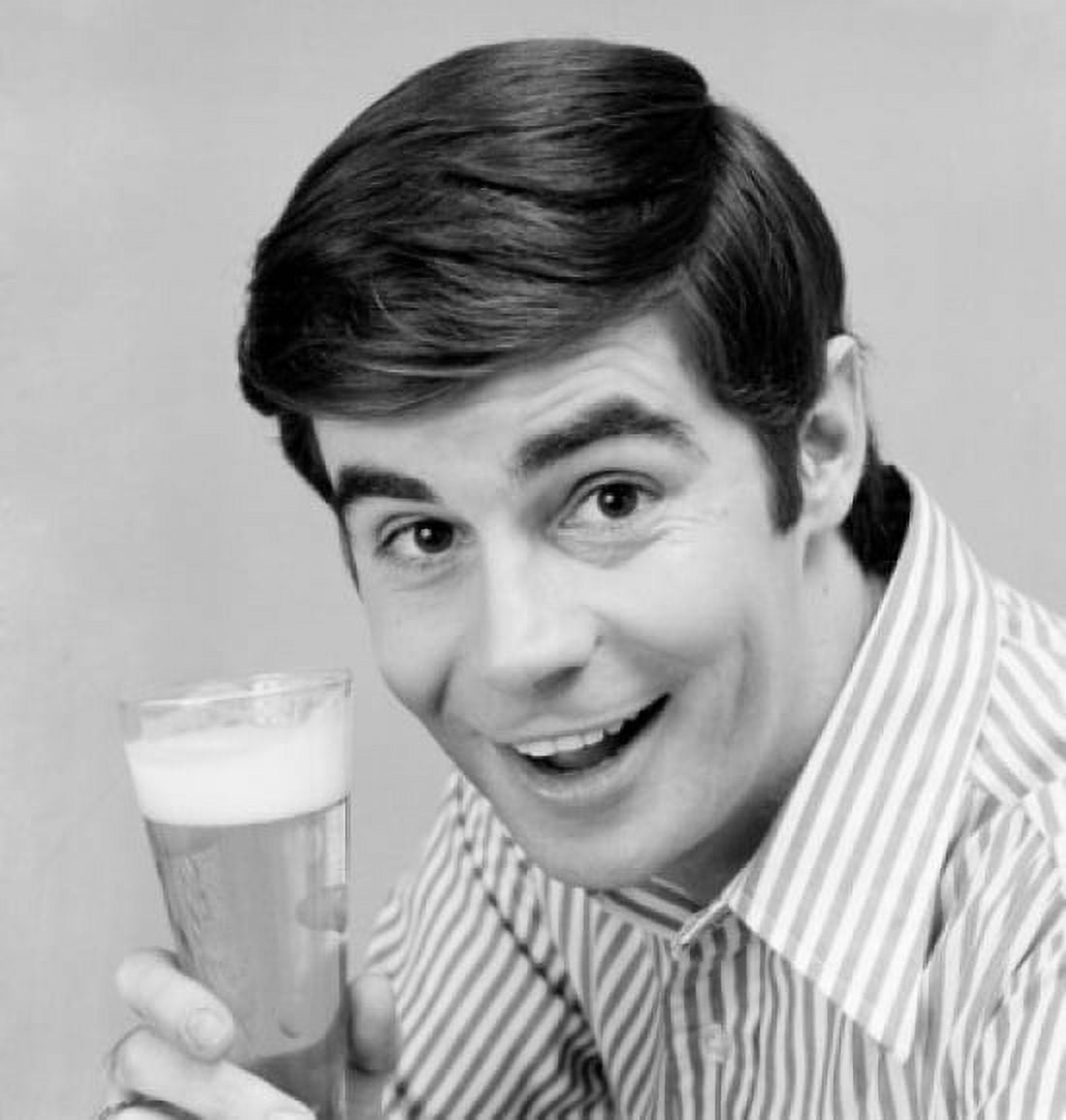 Posterazzi Portrait of a young man holding a glass of beer Canvas Art -  (24 x 36)