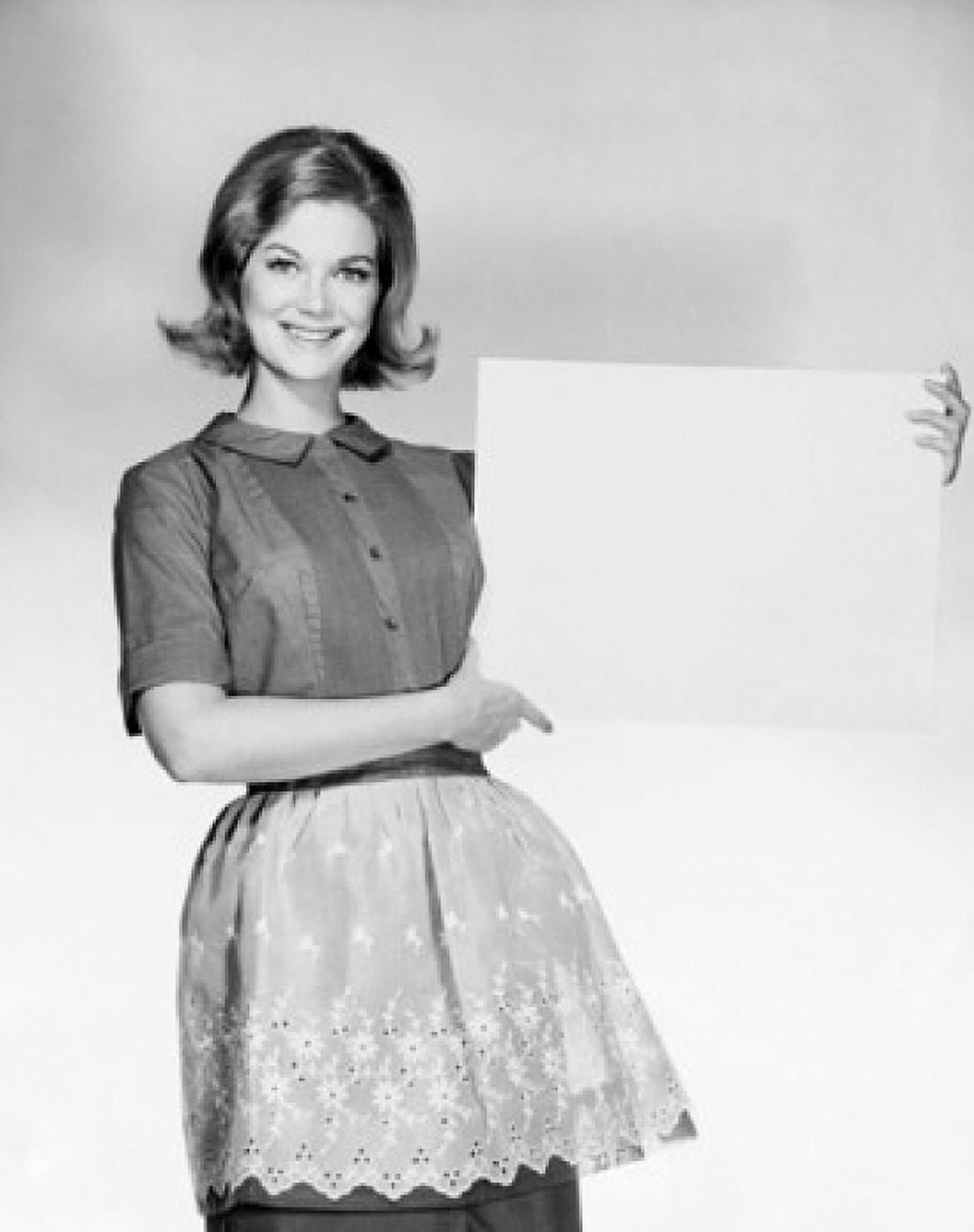 Posterazzi Portrait of a young woman holding a blank placard Canvas Art -  (24 x 36)