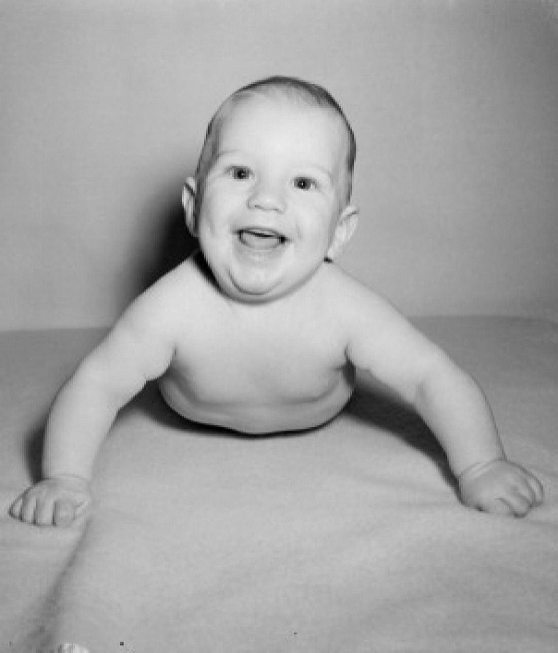 Posterazzi Portrait of baby crawling Canvas Art - (24 x 36)