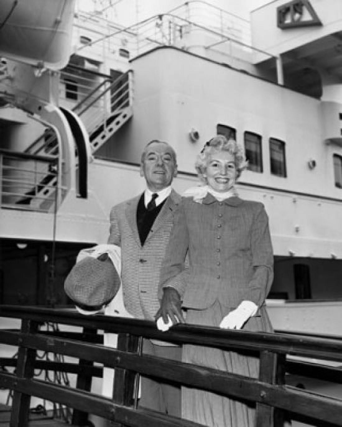 Posterazzi Portrait of senior couple by cruise ship smiling Canvas Art -  (24 x 36)