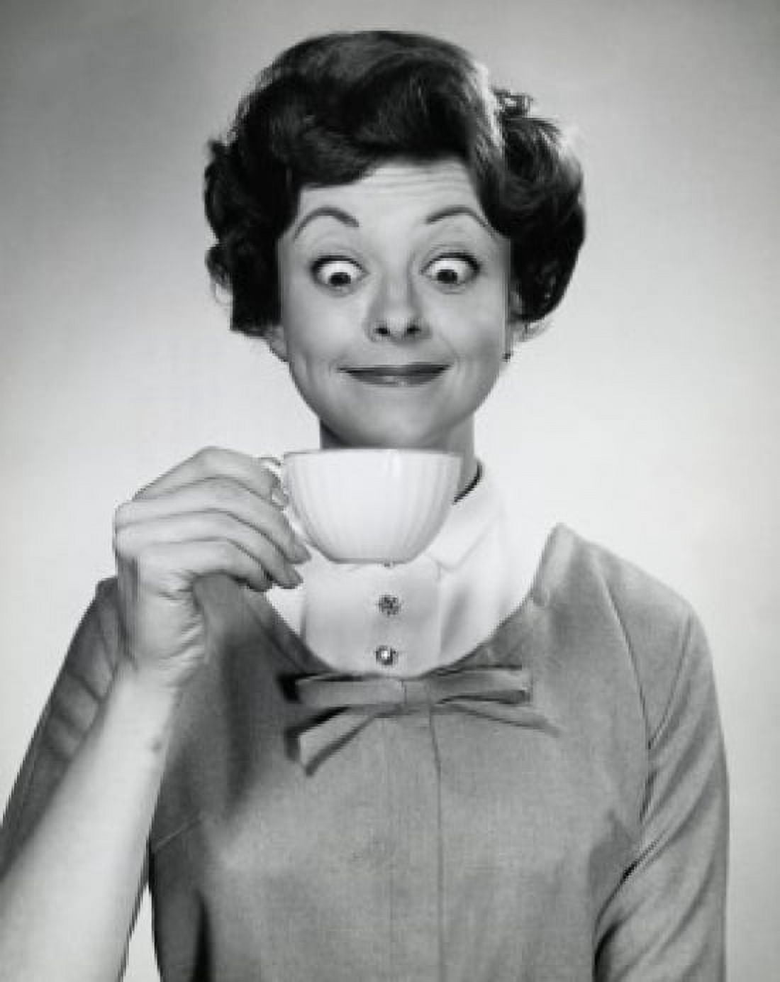 Posterazzi Portrait of young woman holding tea cup Canvas Art -  (24 x 36)