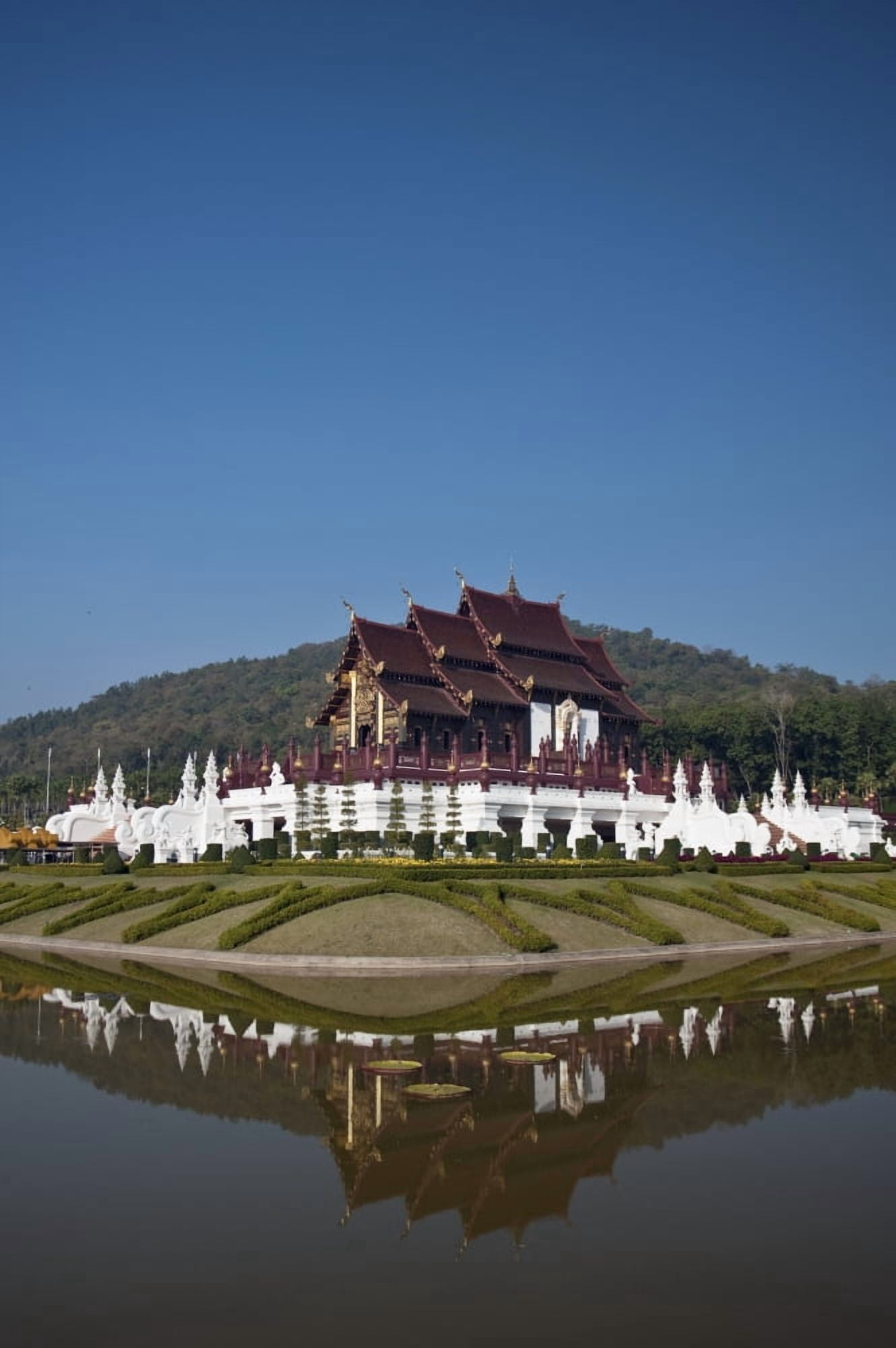 Posterazzi Rajapreuk Gardens Chiang Mai Thailand Canvas Art - Stuart Corlett  Design Pics (24 x 38)