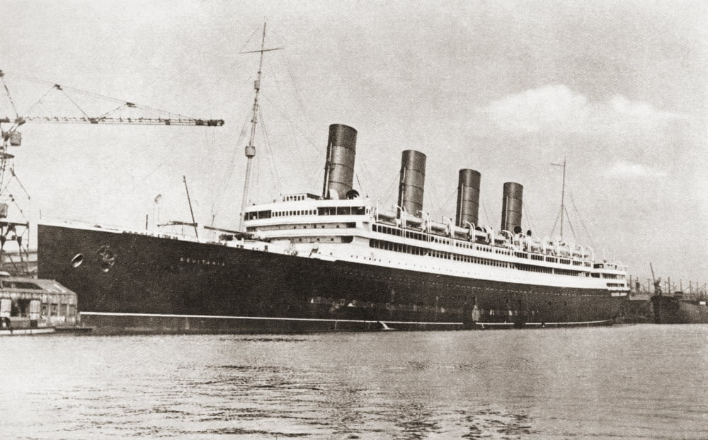 Posterazzi Rms Aquitania Cunard Line Ocean Liner In 1913 From The Story Of Seventy Momentous Years Published By Odhams Press 1937 Canvas Art - Ken Welsh  Design Pics (36 x 22)