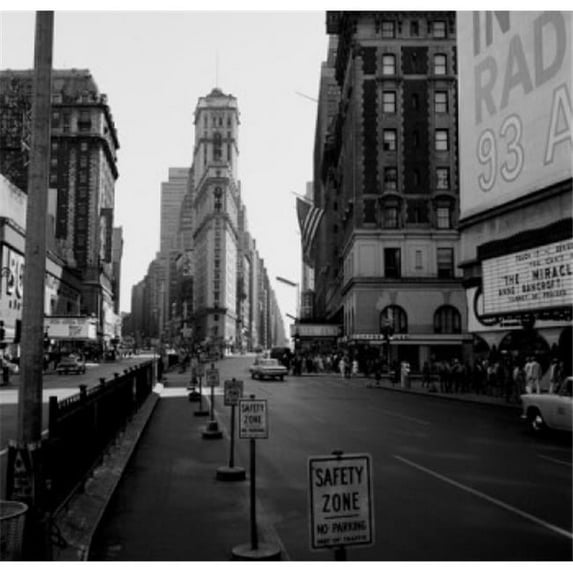 Posterazzi SAL255422040 USA New York City Times Square Looking South Towards the Times Building Poster Print - 18 x 24 in.