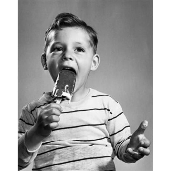 Posterazzi SAL2555482 Close-Up of a Boy Eating an Ice Cream Poster Print - 18 x 24 in.