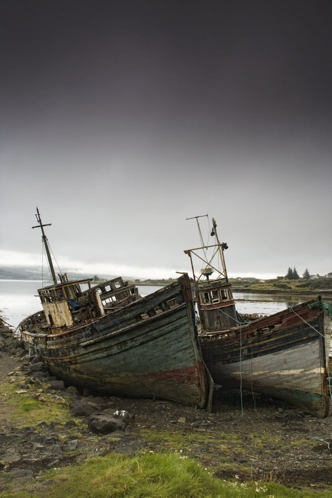 Posterazzi Scotland Shipwreck On The Shore Canvas Art - John Short Design Pics (24 x 38)