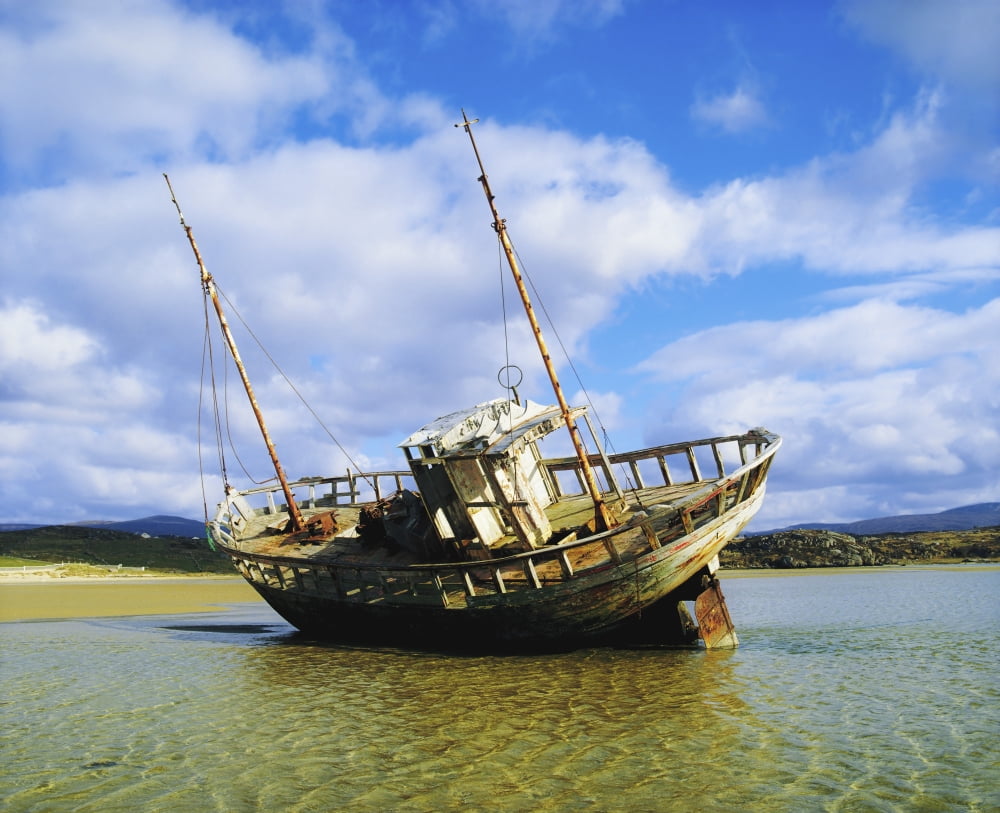 Posterazzi Shipwrecks Bunbeg Co Donegal Canvas Art - The Irish Image Collection Design Pics (34 x 26)