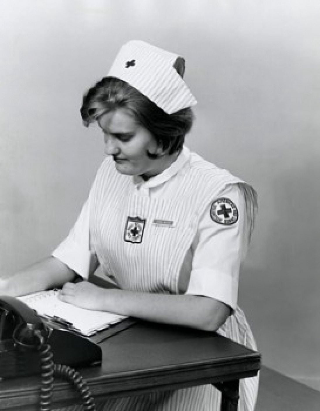 Posterazzi Side profile a female nurse scheduling appointments Canvas Art - (24 x 36)