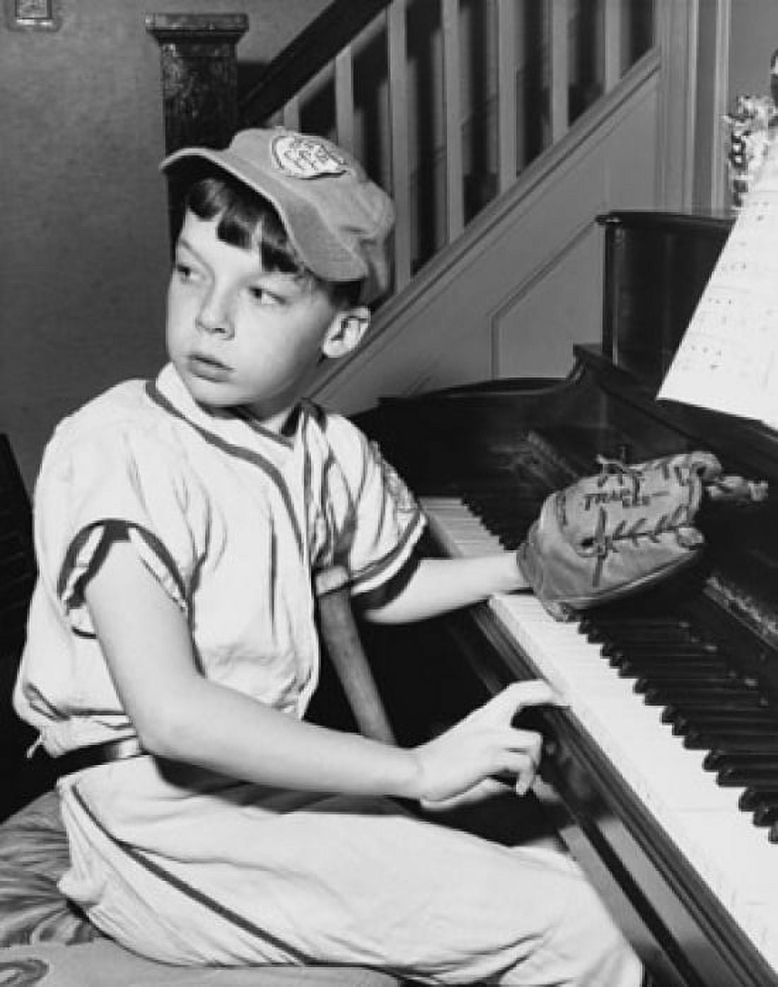 Posterazzi Side profile of a boy playing a piano Canvas Art - (24 x 36)
