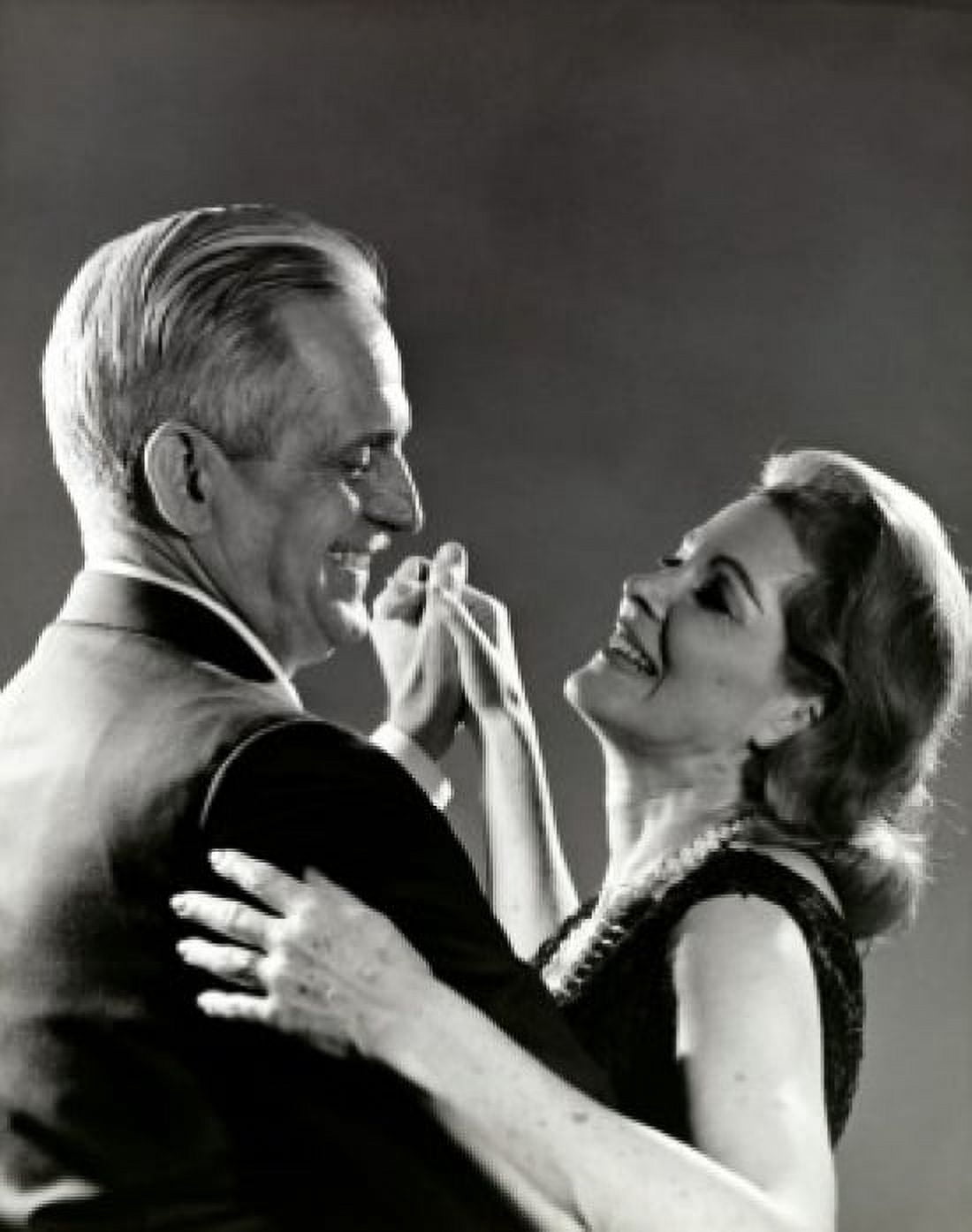 Posterazzi Side profile of a senior couple dancing Canvas Art - (24 x 36)
